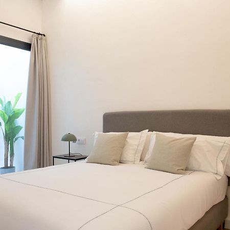 Santa Ana 18 Suite Apartments Seville Exterior photo