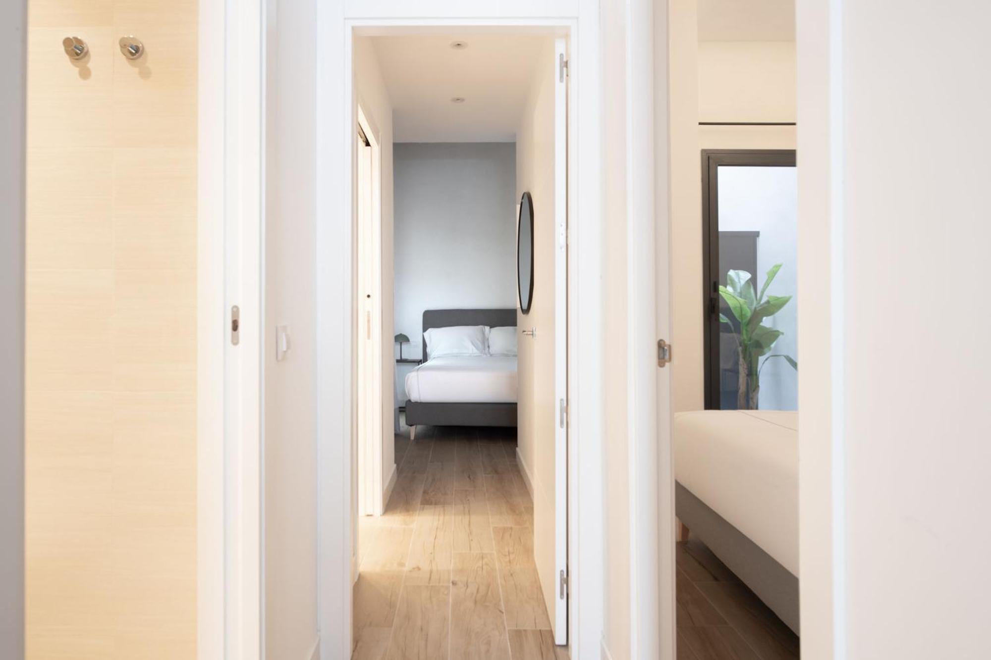 Santa Ana 18 Suite Apartments Seville Exterior photo