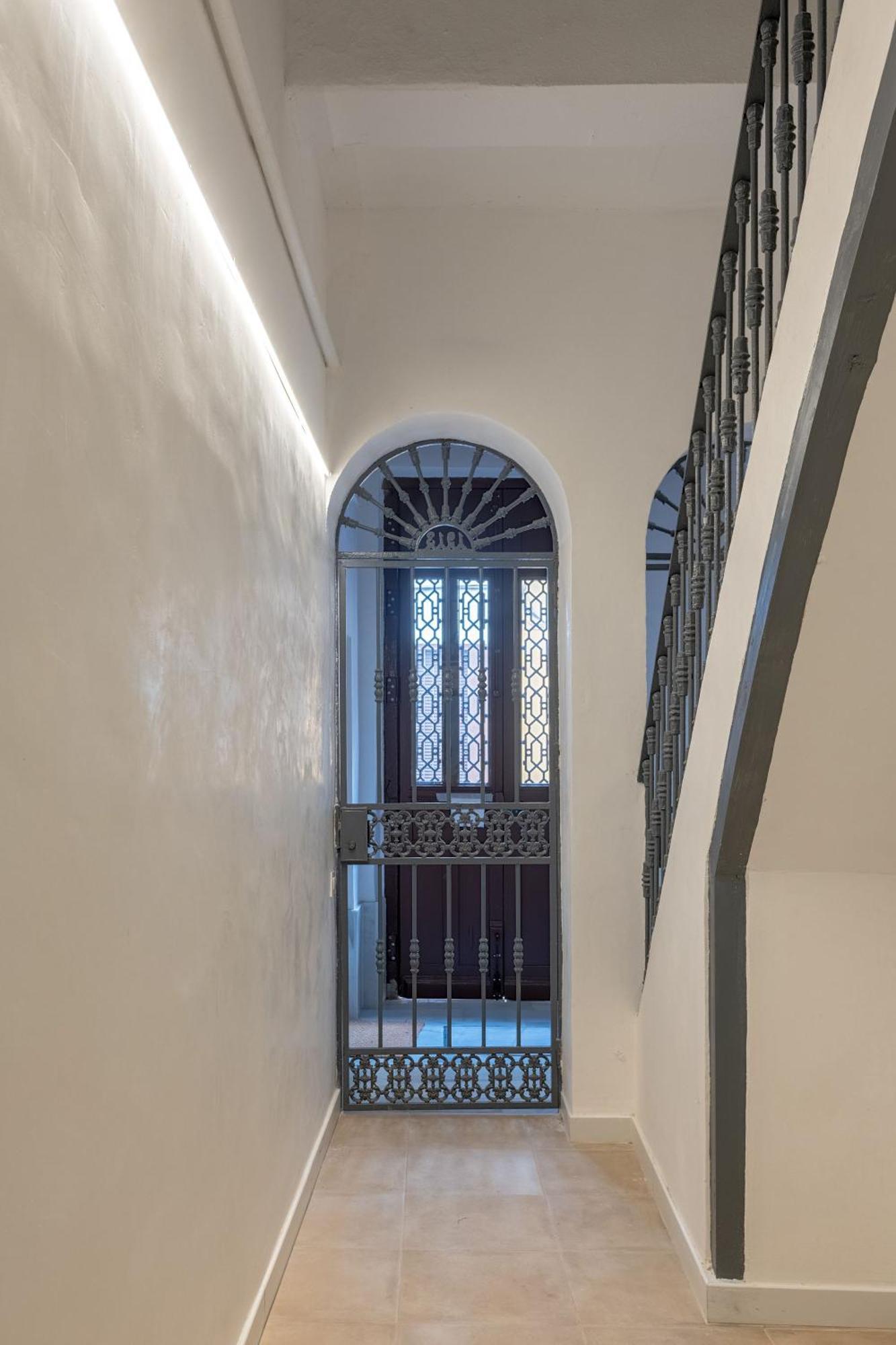 Santa Ana 18 Suite Apartments Seville Exterior photo