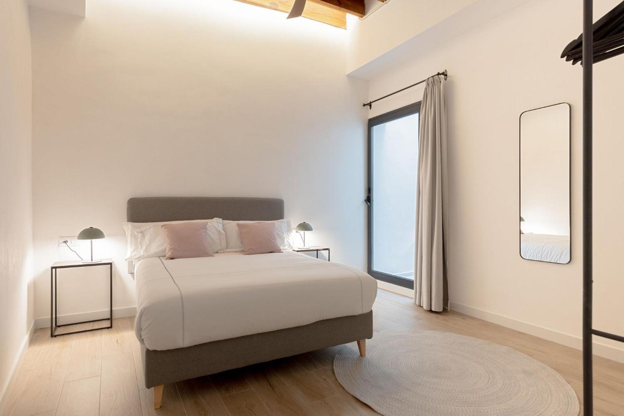 Santa Ana 18 Suite Apartments Seville Exterior photo